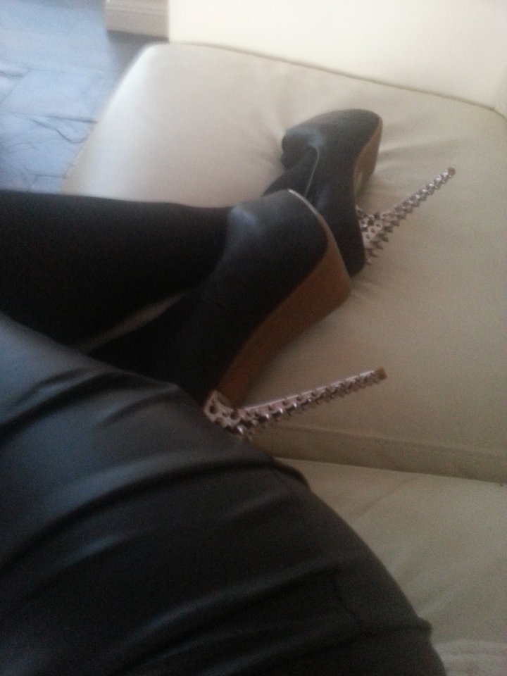 Ups, i borrowed my GF's new shoes :-) - MartinkaCross