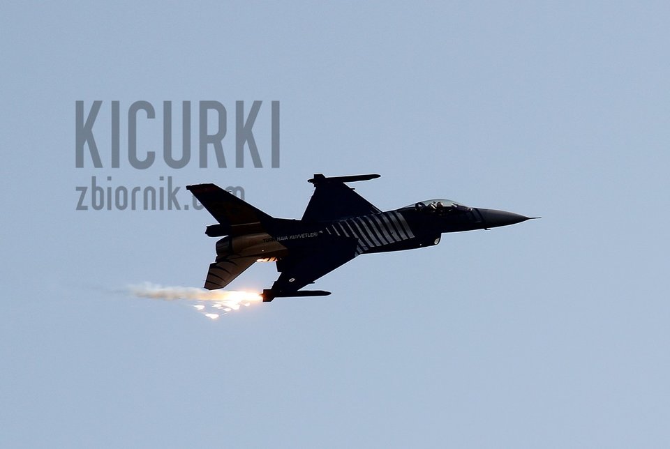 F-16 SoloTurk - Siły Powietrzne Turcji - kicurki