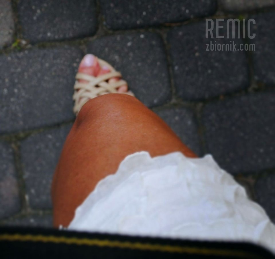 Nóżka Moniki - Remic