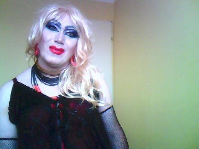 Trans-Suka modelką do foto z Kutasem w ustach🧡💋🧡 - szmineczkatrans