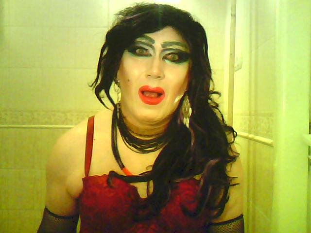 Czarnula i czerwone usta. - szmineczkatrans