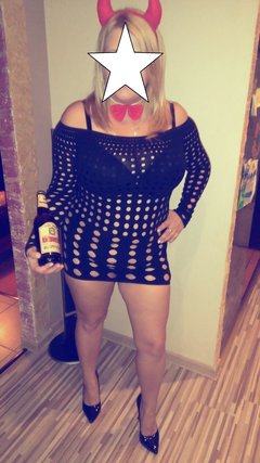 Moja osobista kelnereczka na meczyk.jpg