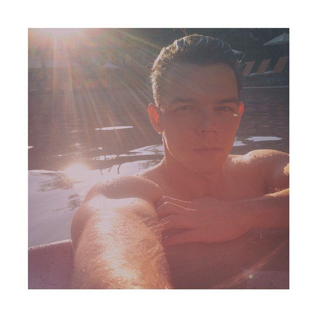 7YI8Zzm.jpg - Dyskrecja1990