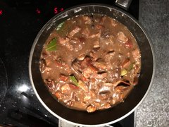 jutrzejszy obiad : udziec sarny w podgrzybkach :))