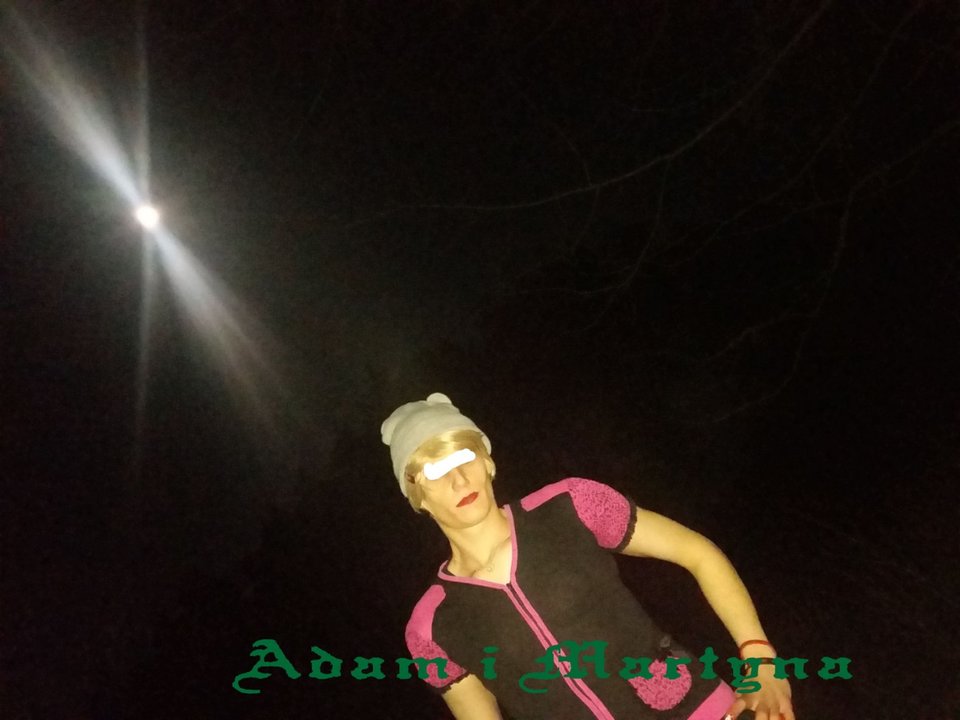 dziewczynka w ciemnym, mrocznym lesie.. - Adam_i_Martyna