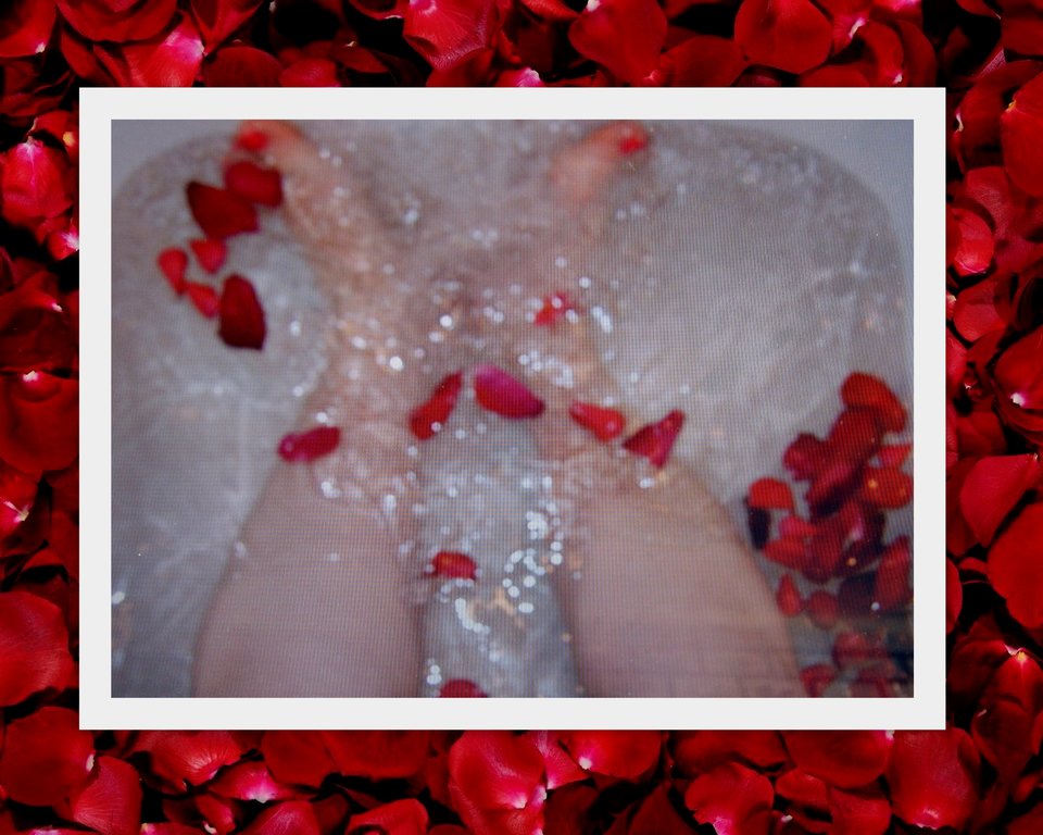 Kąpiel w płatkach róż - Ajsza69