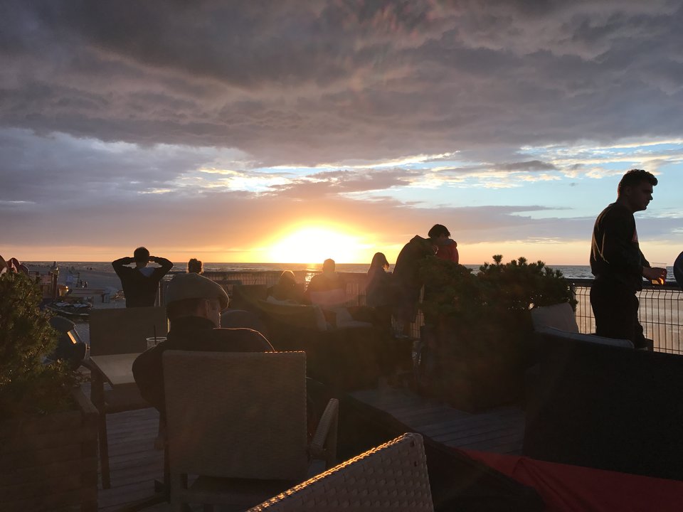 Zachód słońca z kontenra Dębki  - szefcio