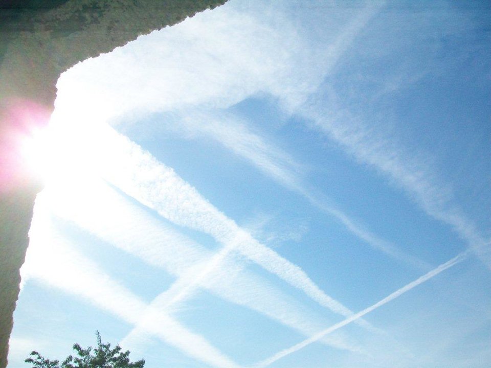 Niebo po samolotach.jpg - waldekstary