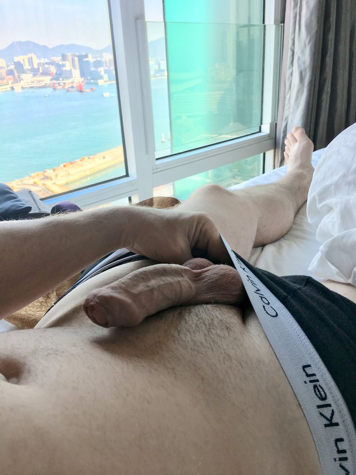 Jest jakaś chętna na małe co nieco? :) - Akihiro