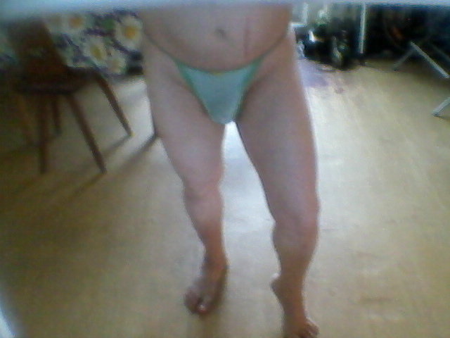 cwelik w jasnoniebieskich majteczkach przed lustrem 11.12.2017 g.11.19.jpg - Wawa48