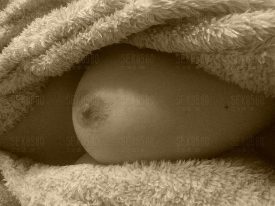 otulony szlafroczkiem - sex8580