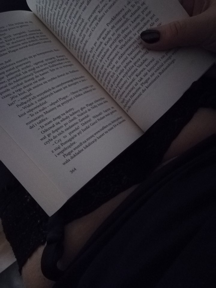 Zbiornikowi znajomi czasami zawodzą. Dobrze mieć książkę po - Sophisticated13