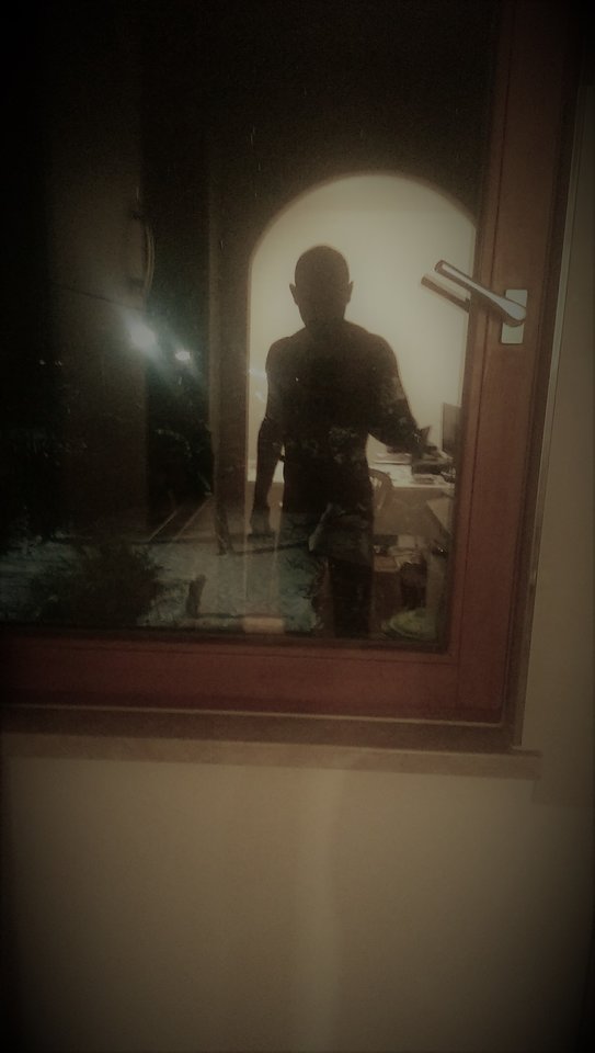 Po drugiej stronie okna.jpg - romekoderatomek