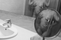 Tak powój w czułe swe uściski bierze...