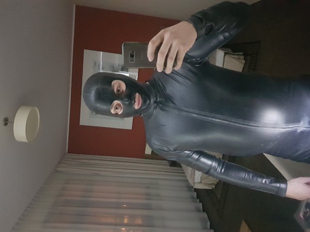 Latex_mask