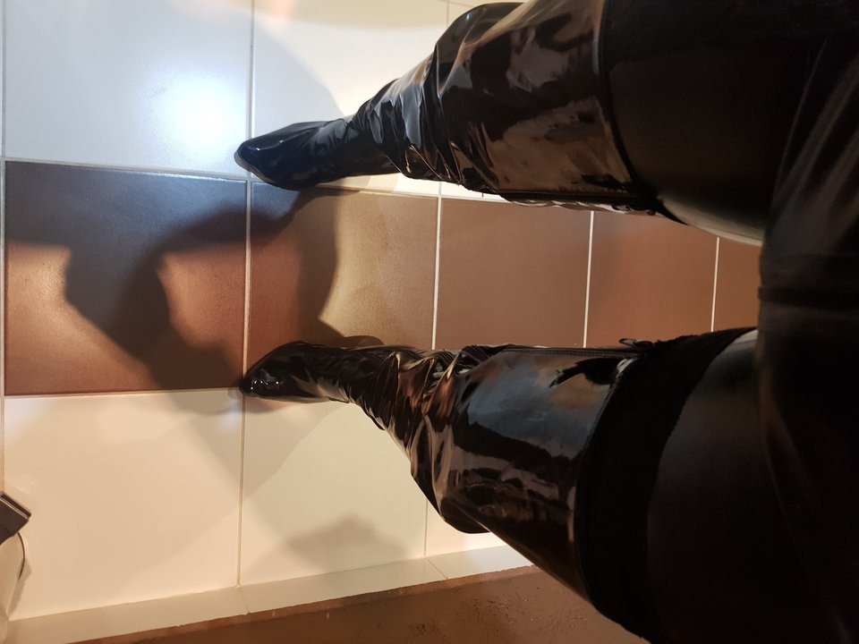 15228815673974070927063447452003.jpg - Latex_mask