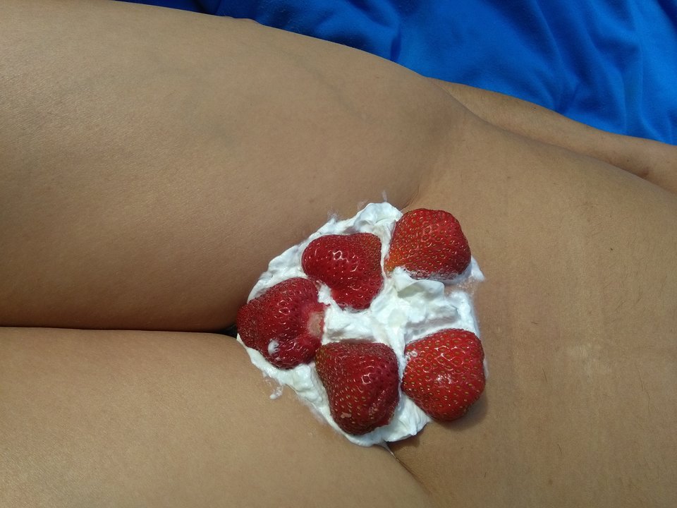 Trzy  ulubione rzeczy: truskawka, śmietanka i ........ - plazusie