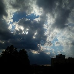 Szare dni, szarym szeptem Lecą mi przez ręce...