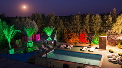 Klubowa plaża w nocy 1.