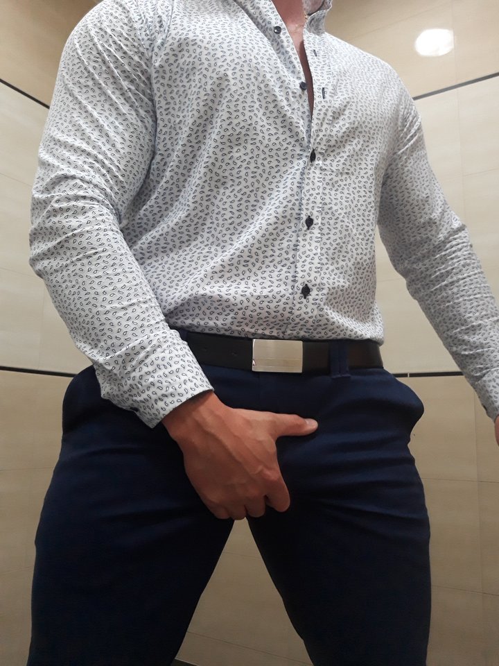 20180725_200424.jpg - MaleEscortVIP
