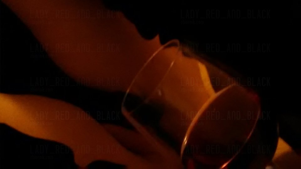 Kobieta i wino - Lady_Red_and_Black