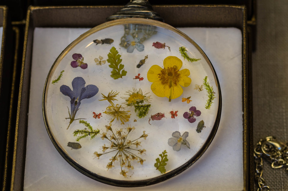 Biżuteria kwiatowo - pyłkowa - mystic