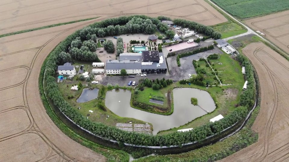 swingers club - Jacuzzi Club & Resort.jpg - jacuzzi