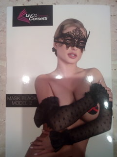 Oddam w dobre ręce maskę ze zdjęcia