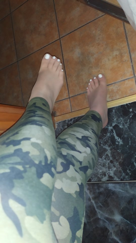 Białe paznokietki w Nylonkach - BlackSister96