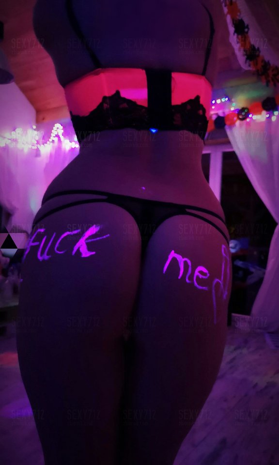 e.jpg - Sexy712