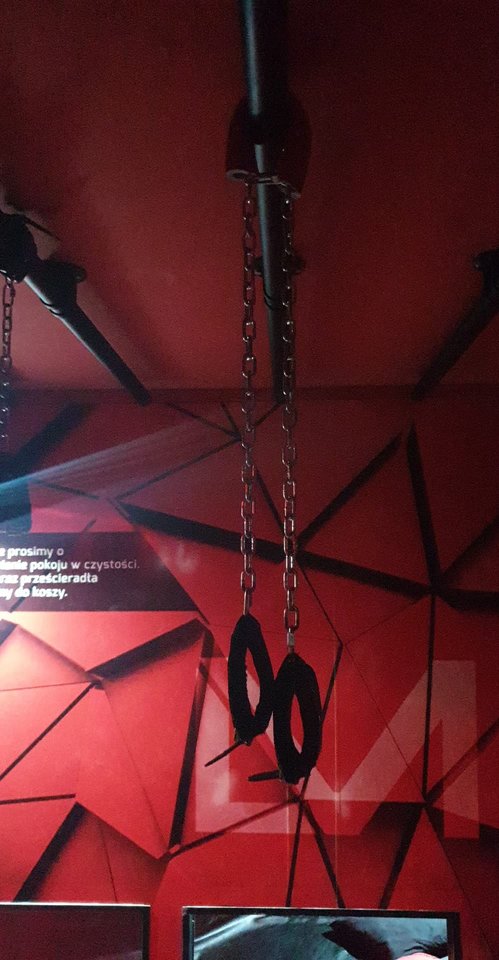 Nowe kajdanki w pokoju zabaw. - LavaClub