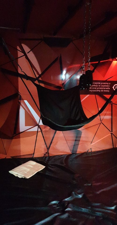 Nowa huśtawka i kajdanki w pokoju zabaw. - LavaClub