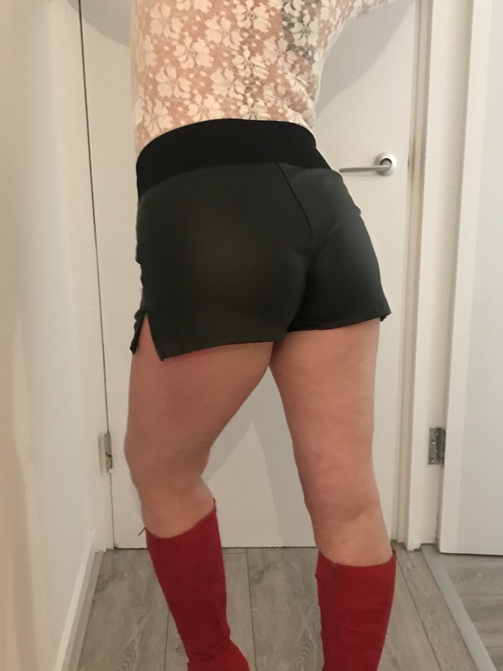 4CE81C7C-D788-4378-85A5-FF6B4D93E582.jpeg - PARA_40_FEMDOM