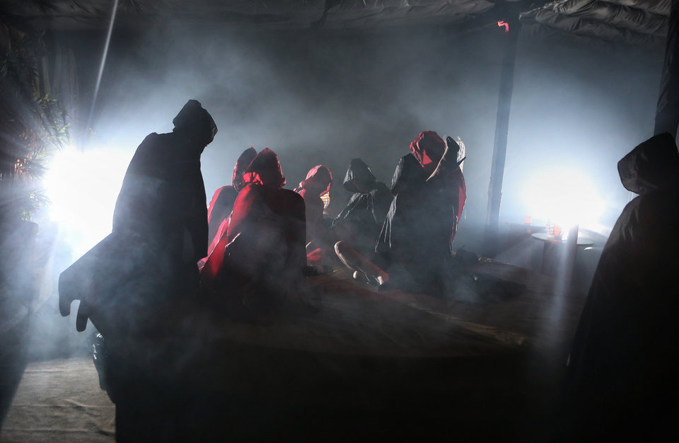 "Oczy szeroko zamknięte w JC&R". - jacuzzi