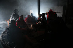 "Oczy szeroko zamknięte w JC&R".