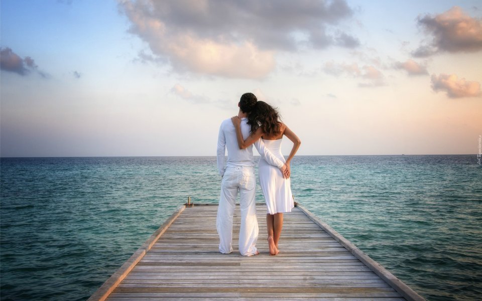 181453_zakochana_para_morze_molo.jpg - best_frend