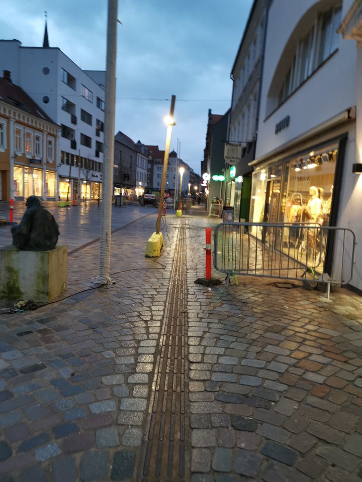 15842927157343327826183143023023.jpg - Voresfraekkeliv