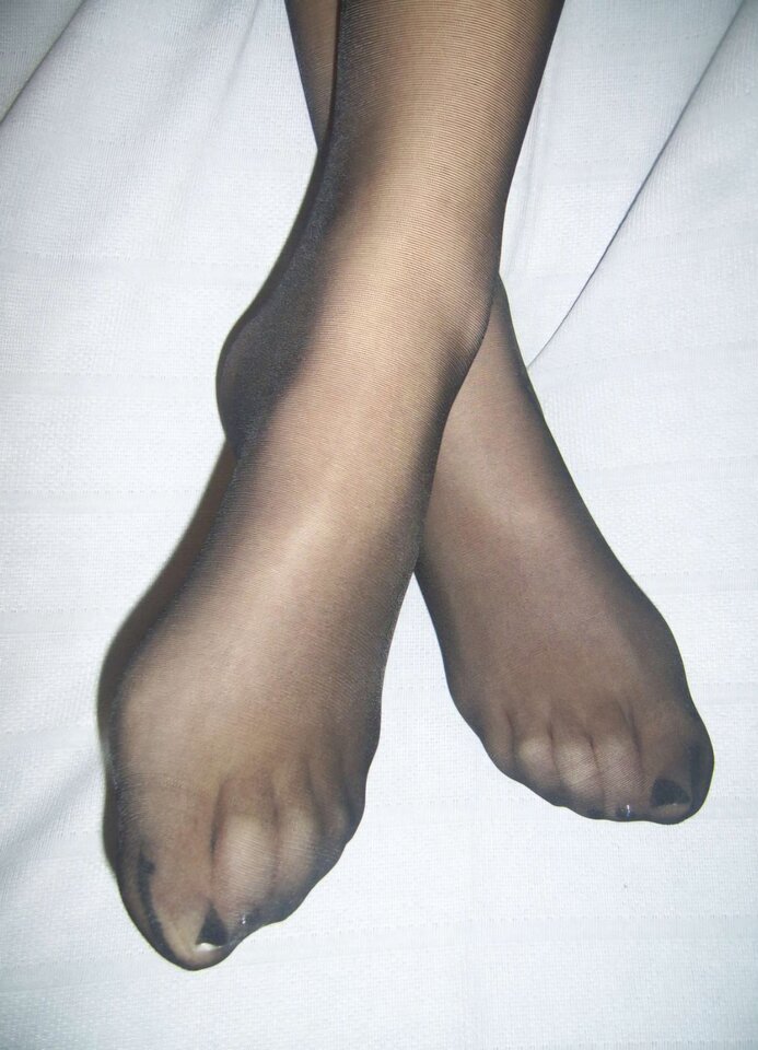 1000038881.jpg - Nylonfoot1