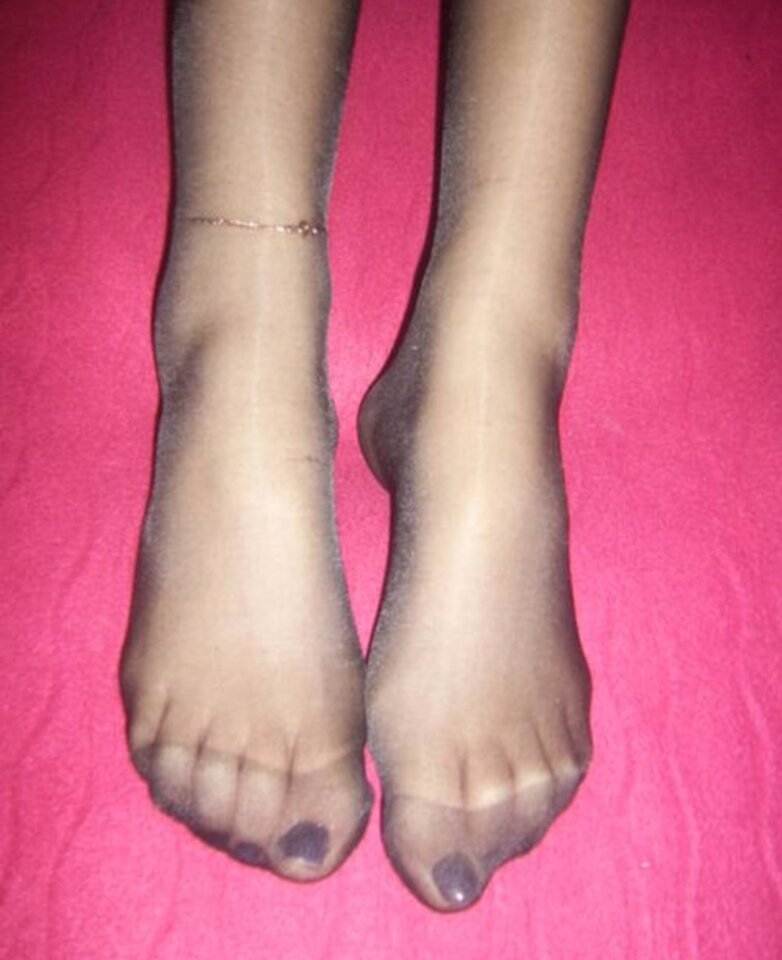 1000038884.jpg - Nylonfoot1