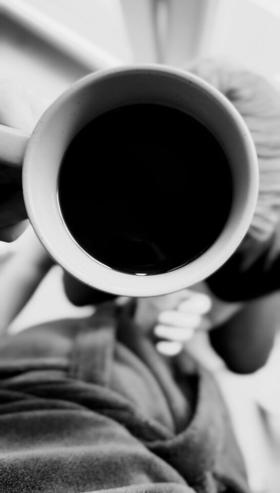 Kawa - biała i gorąca - BudzacyEmocje