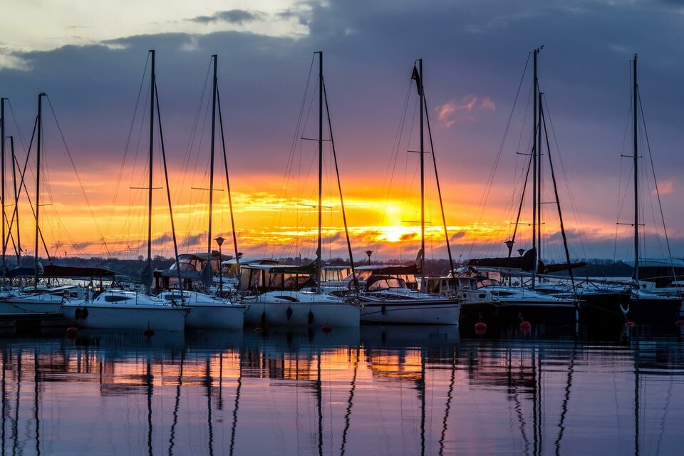 giżycko-mazury-jeziora-jezioro-ilustraycjne-shutterstock_687510 - PawelNowak12