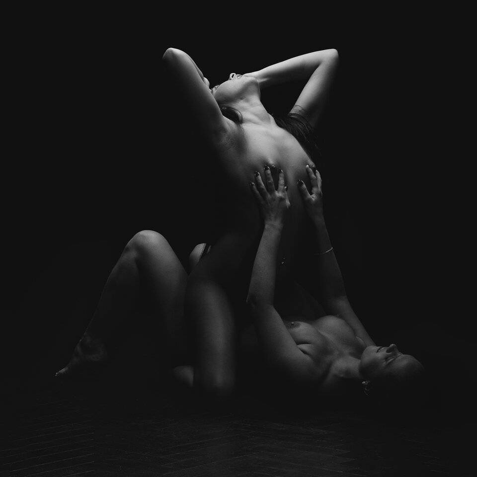 Światło i cień. Odkryj sztukę aktu w Łodzi 🖤 - Akoh