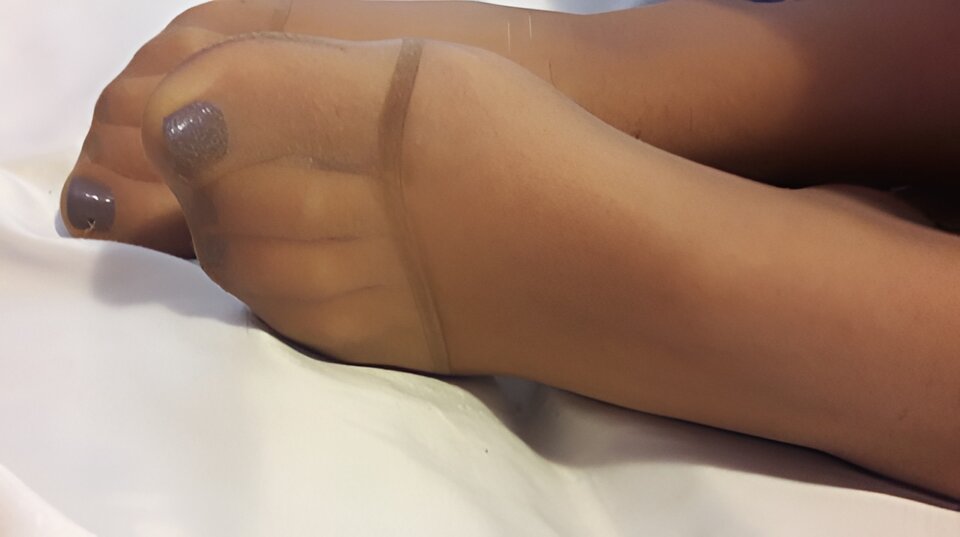 1000039724.jpg - Nylonfoot1