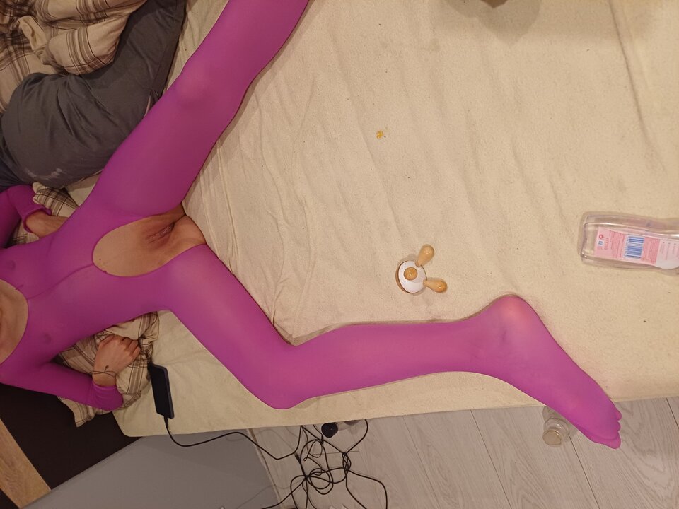 1000002156.jpg - FeetPara30