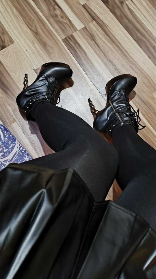 1000021528.jpg - Adriennecross