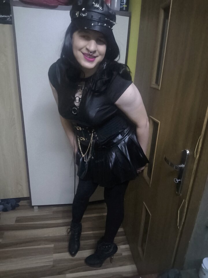 1000021717.jpg - Adriennecross