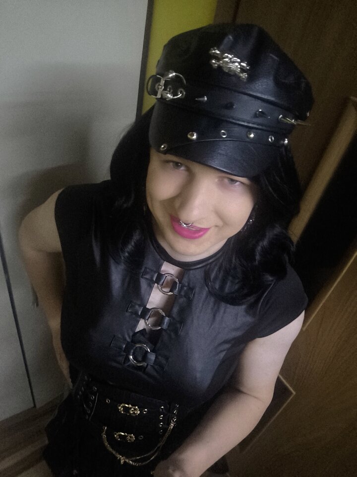 1000021712.jpg - Adriennecross