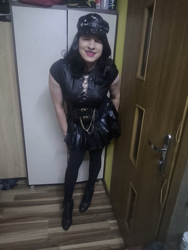 1000021716.jpg - Adriennecross