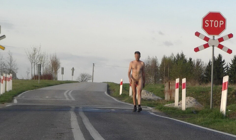 JEDRZEJÓW - przejazd kolejowy 20260406.avi_snapshot_00.33_[2026 - Krzysztof_cfnm