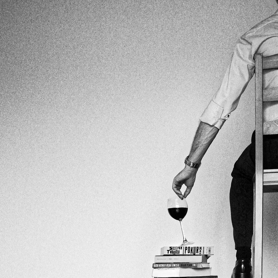 wino.jpg - no_time_to_die